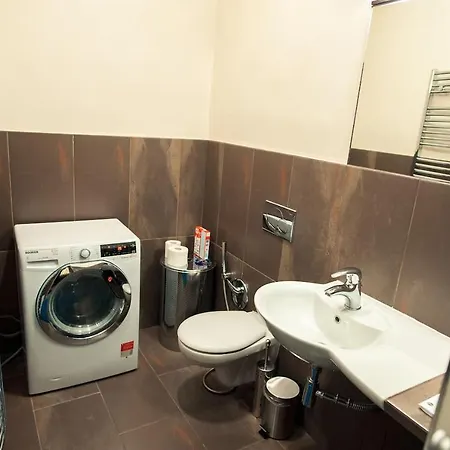 ★5 Star Living-amazing 2bed|2bath Apt-old Town Sq Apartmán
